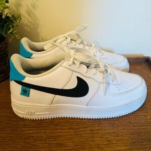 Nike Air Force 1 World Wide White/Black-Blue Fury 7Y Shoes CN8533-100